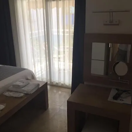 Hotel Rhapsody